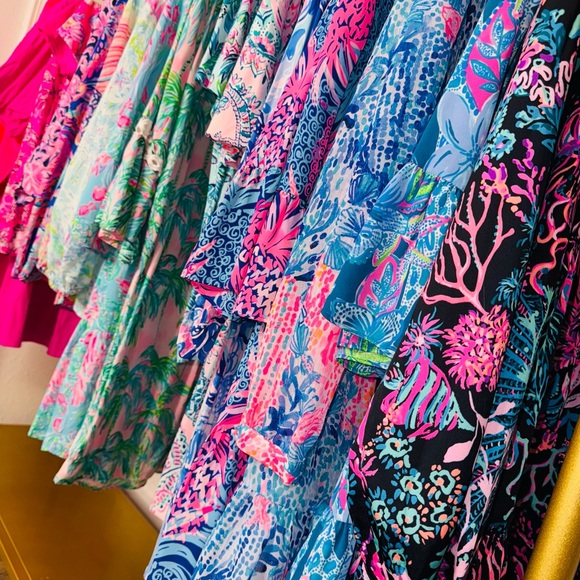 NO FOR SALE Lilly Pulitzer collection there are all NO FOR SALE - Picture 14 of 15